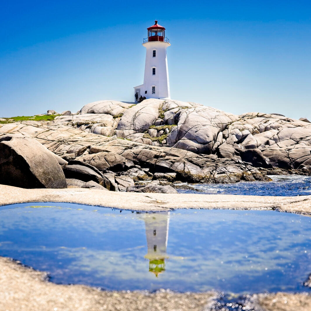 Peggy&#39;s Cove Lighthouse in Reflection